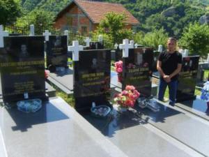 Димитрије Марковић, Покрет Реци не ЕУ , на гробу Константина Богословског (лево)